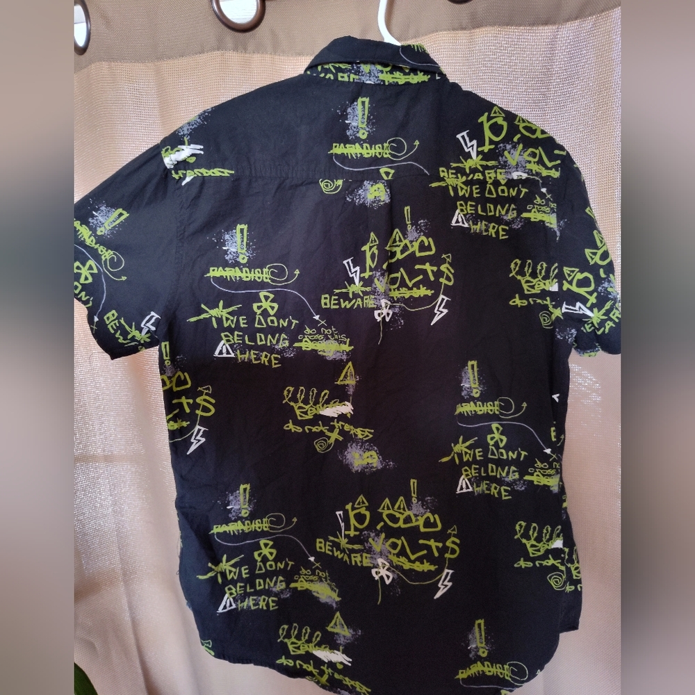 Men's medium button up - Picture 2 of 3